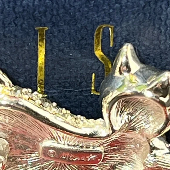 Vintage Monet Cat with Ball Brooch. Signed - Picture 4 of 4